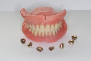 入れ歯の画像